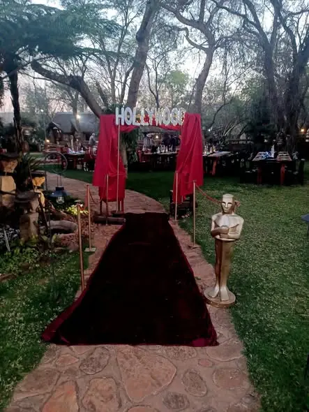 A Hollywood red carpet through the garden