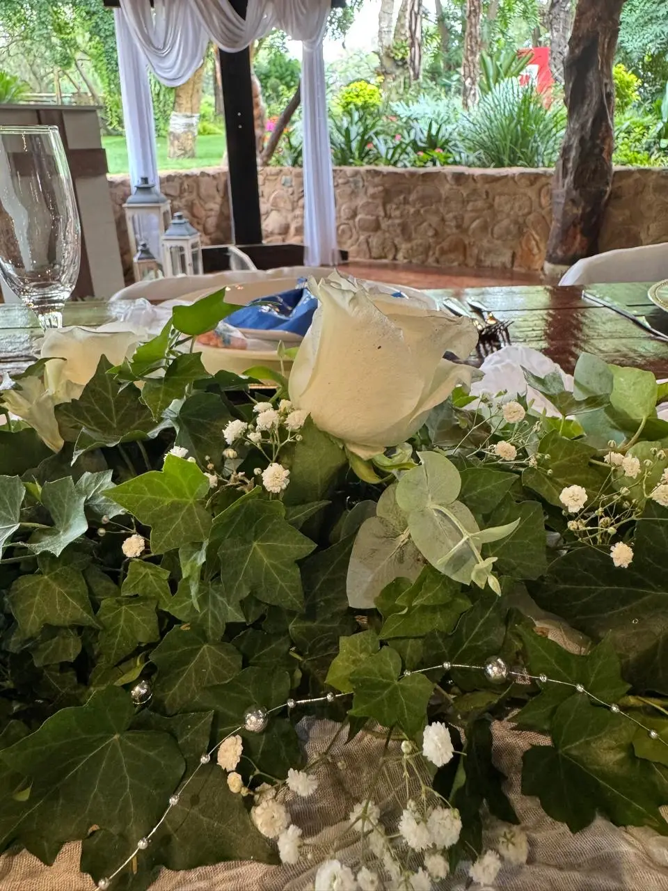 A centrepiece of ivy and candles