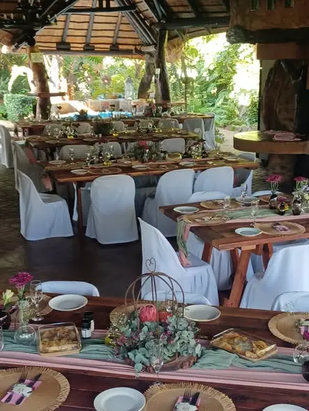 The lapa set with white chairs